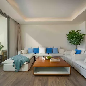 Apartment Stunning Across My Khe ! Rooftop Pool & Gym Da Nang