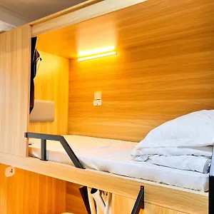 Hostel Waveflo 浪花青旅 Hong Kong